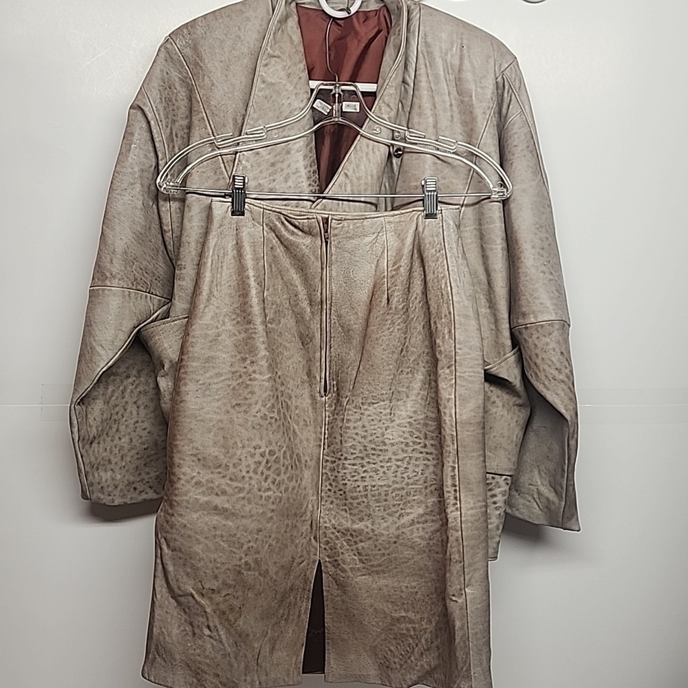 Firenze Santa Barbara VINTAGE stylish taupe leather jacket AND matching skirt - Picture 9 of 12